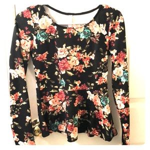 Xhilaration peplum long sleeve floral top medium